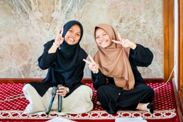 Pembagian Raport Semester Desember 2024 Siswi SMP Darel Auliya Bandung (12) Pembagian Raport Semester Desember 2024 Siswi SMP Darel Auliya Bandung (12)