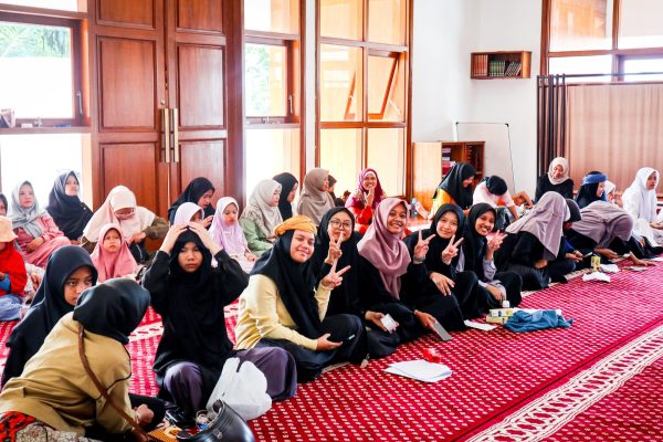 Pembagian Raport Semester Desember 2024 Siswi SMP Darel Auliya Bandung (14)