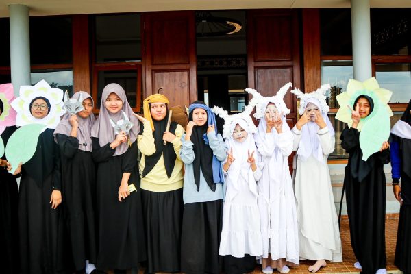 Pembagian Raport Semester Desember 2024 Siswi SMP Darel Auliya Bandung (9)
