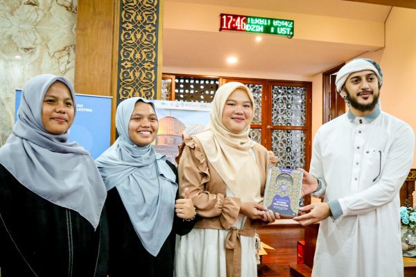 Memperingati Isra’ Mi’raj Nabi Muhammad SAW 1446 H- Bersama Syekh Abdullah Jaber - Darel Auliya (34) Memperingati Isra’ Mi’raj Nabi Muhammad SAW 1446 H- Bersama Syekh Abdullah Jaber - Darel Auliya (34)