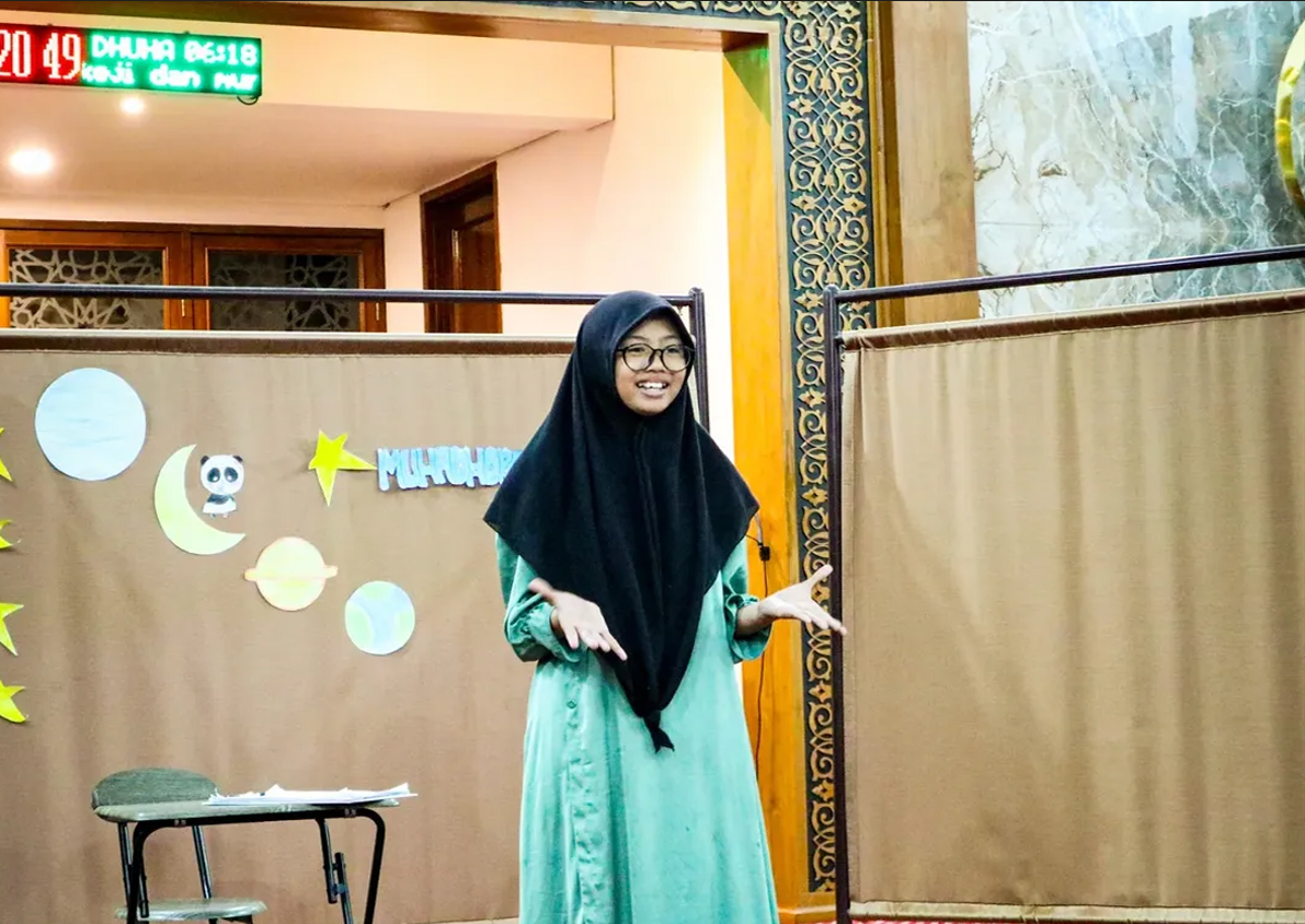 Muhadhoroh Bahasa Arab dan Inggris: Membangun Keberanian dan Kepercayaan Diri