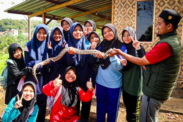 Outing Class Taksonomi & Rescue Hewan Reptil | SMP Darel Auliya Boarding School Bandung Khusus Putri