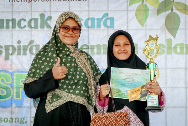 Juara 1 Lomba Cerdas Cermat Islami (LCCI) di Acara Fespira 8.0 se-Bandung Raya