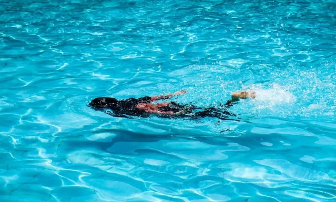 SMP Boarding School Putri di Bandung Kegiatan Berenang yang Menyenangkan dan Mendidik (2) SMP Boarding School Putri di Bandung Kegiatan Berenang yang Menyenangkan dan Mendidik (2)